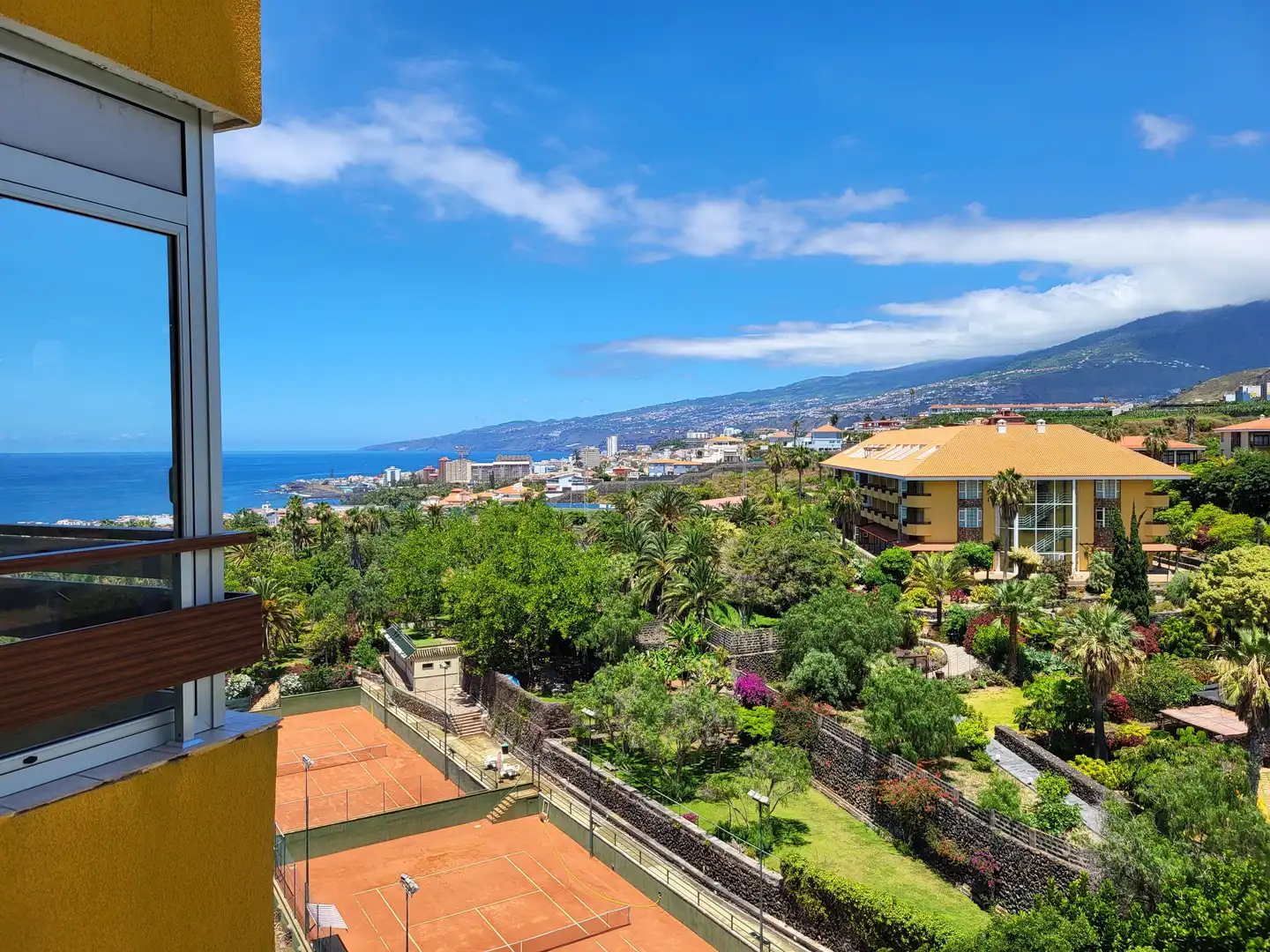 Vista exterior de Apartamento en venta en Puerto de la Cruz con Piscina, Amueblado y Balcón
