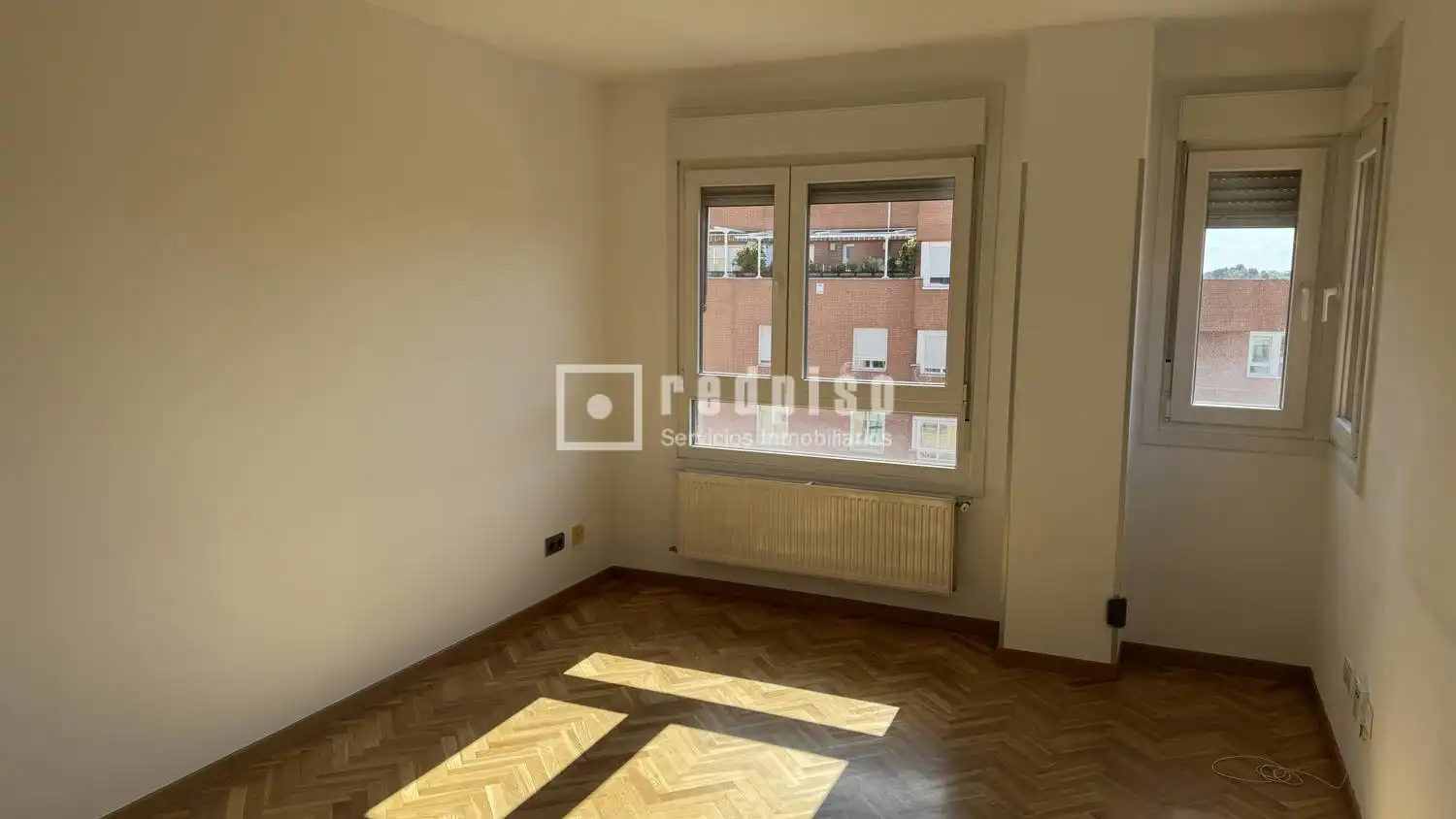 Dormitori de Pis en venda en Madrid amb Calefacció, Jardí privat i Parquet