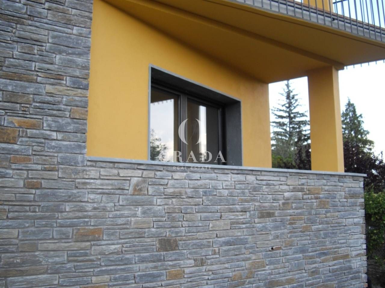 Vista exterior de Pis en venda en Montferrer i Castellbò amb Calefacció, Parquet i Terrassa