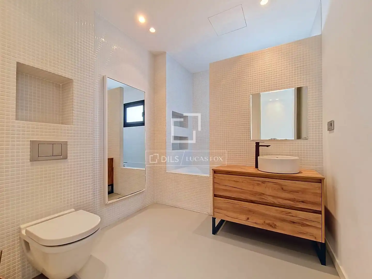 Badezimmer von Haus oder Chalet zum Verkauf in Vilanova i la Geltrú mit Klimaanlage, Heizung und Privatgarten
