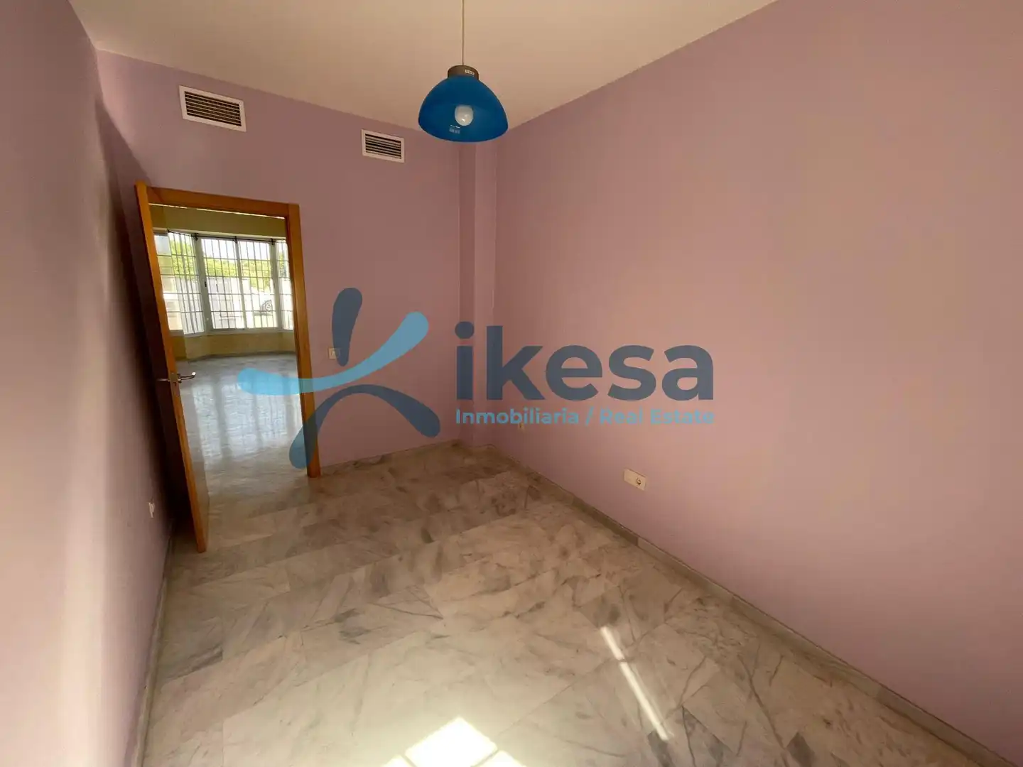 Casa adosada en venda en Gerena amb Jardí privat
