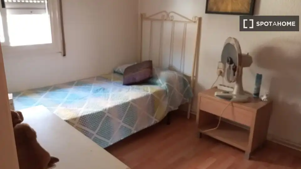 Habitación de Piso para compartir en Sabadell con Aire acondicionado, Calefacción y Amueblado