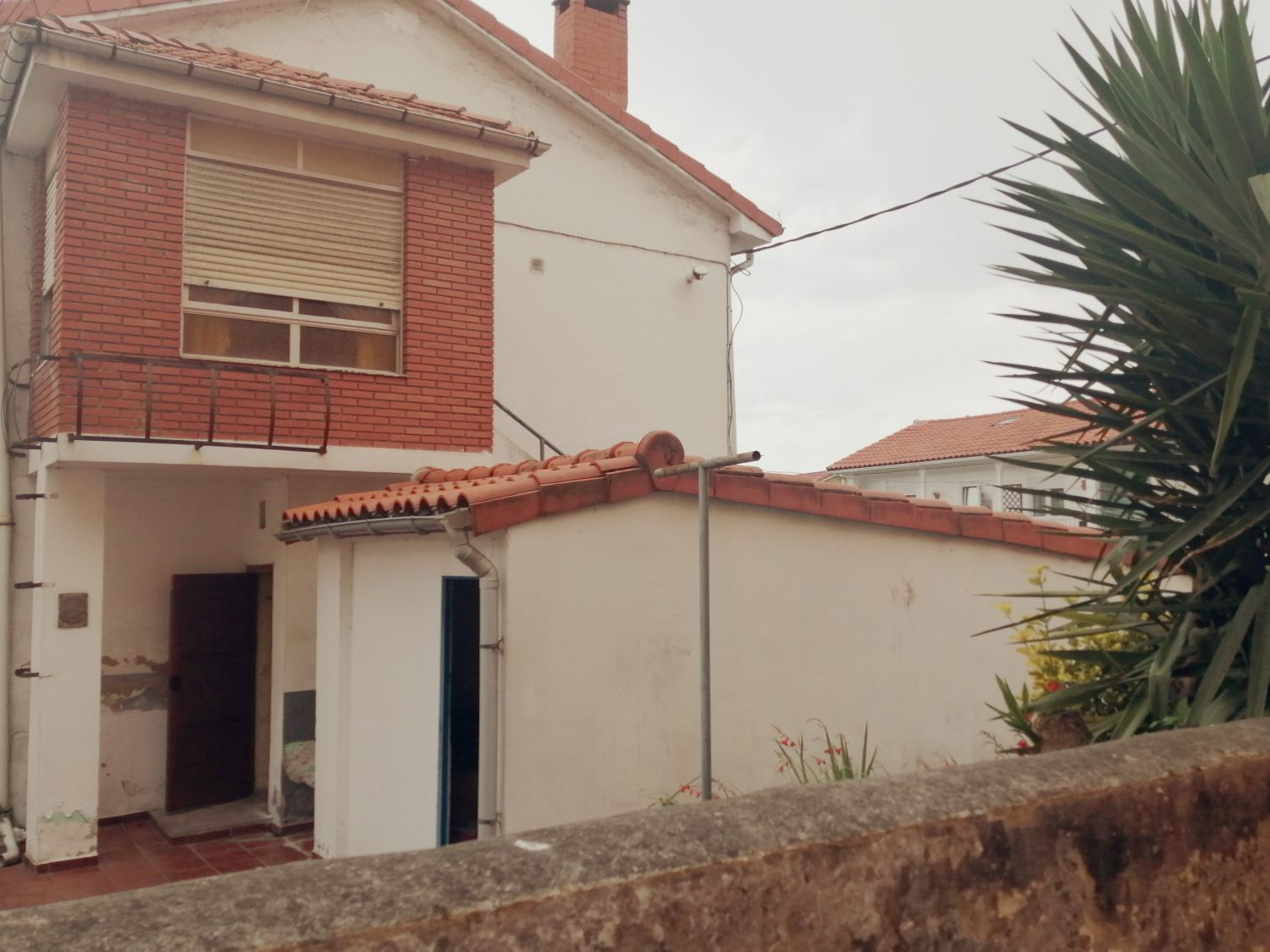 Vista exterior de Casa adosada en venda en Torrelavega  amb Calefacció i Balcó