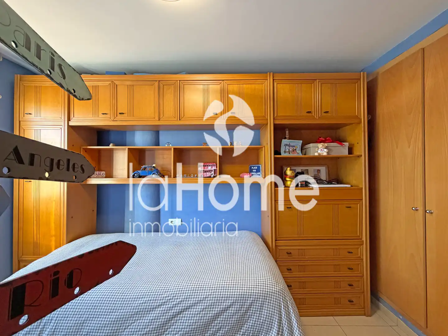 Schlafzimmer von Haus oder Chalet zum Verkauf in Paterna mit Klimaanlage, Heizung und Privatgarten