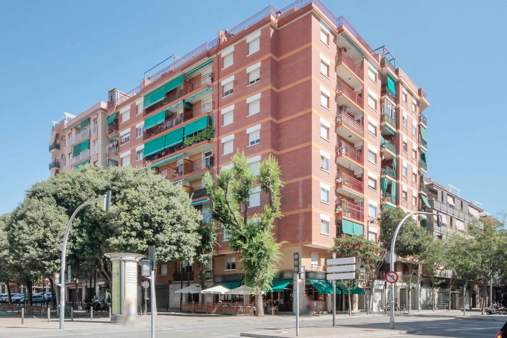 Vista exterior de Pis en venda en Badalona