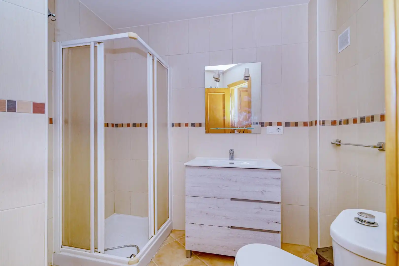 Bany de Apartament en venda en La Zubia amb Moblat