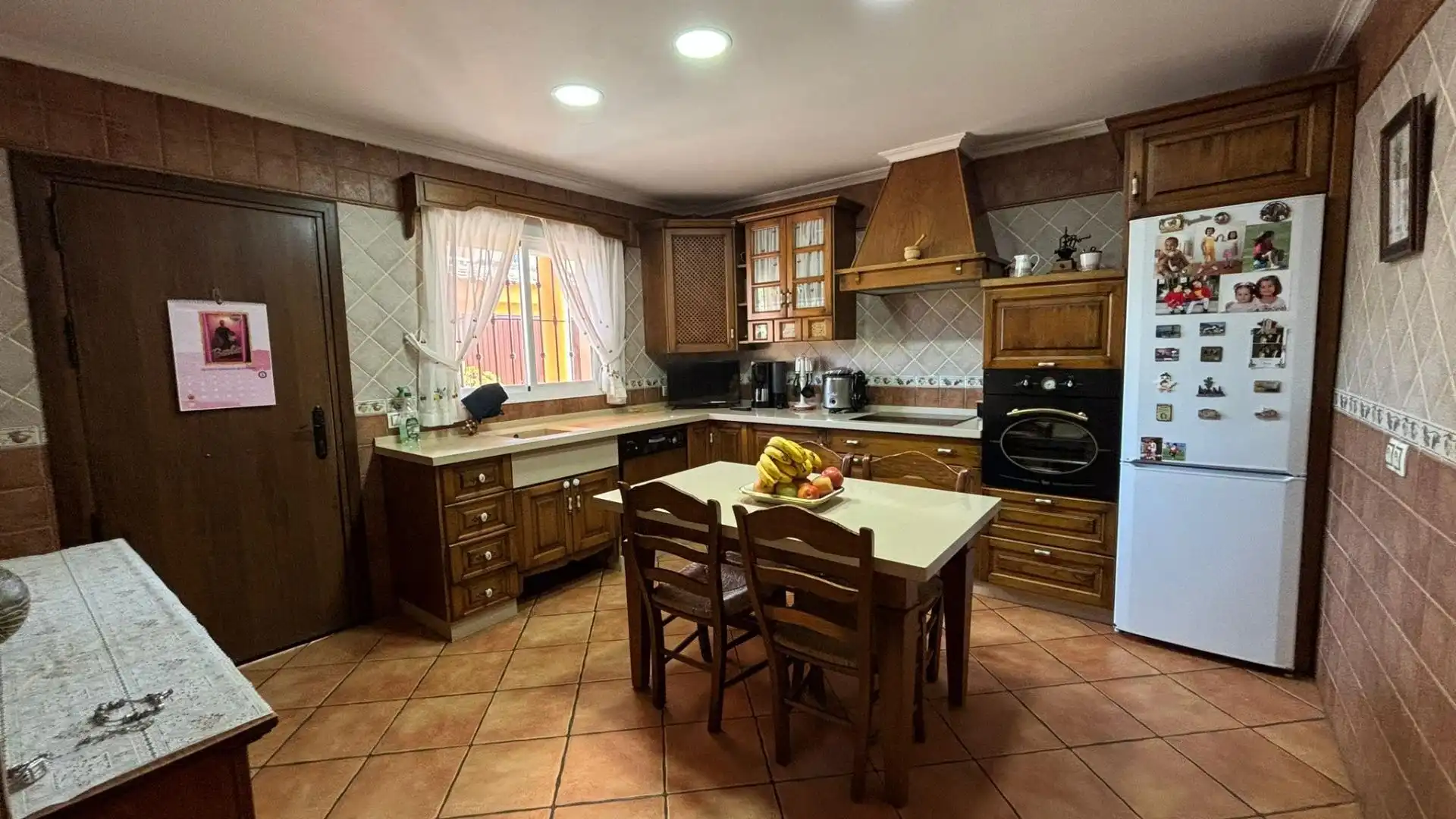 Cuina de Casa o xalet en venda en Chiclana de la Frontera amb Aire condicionat, Jardí privat i Traster