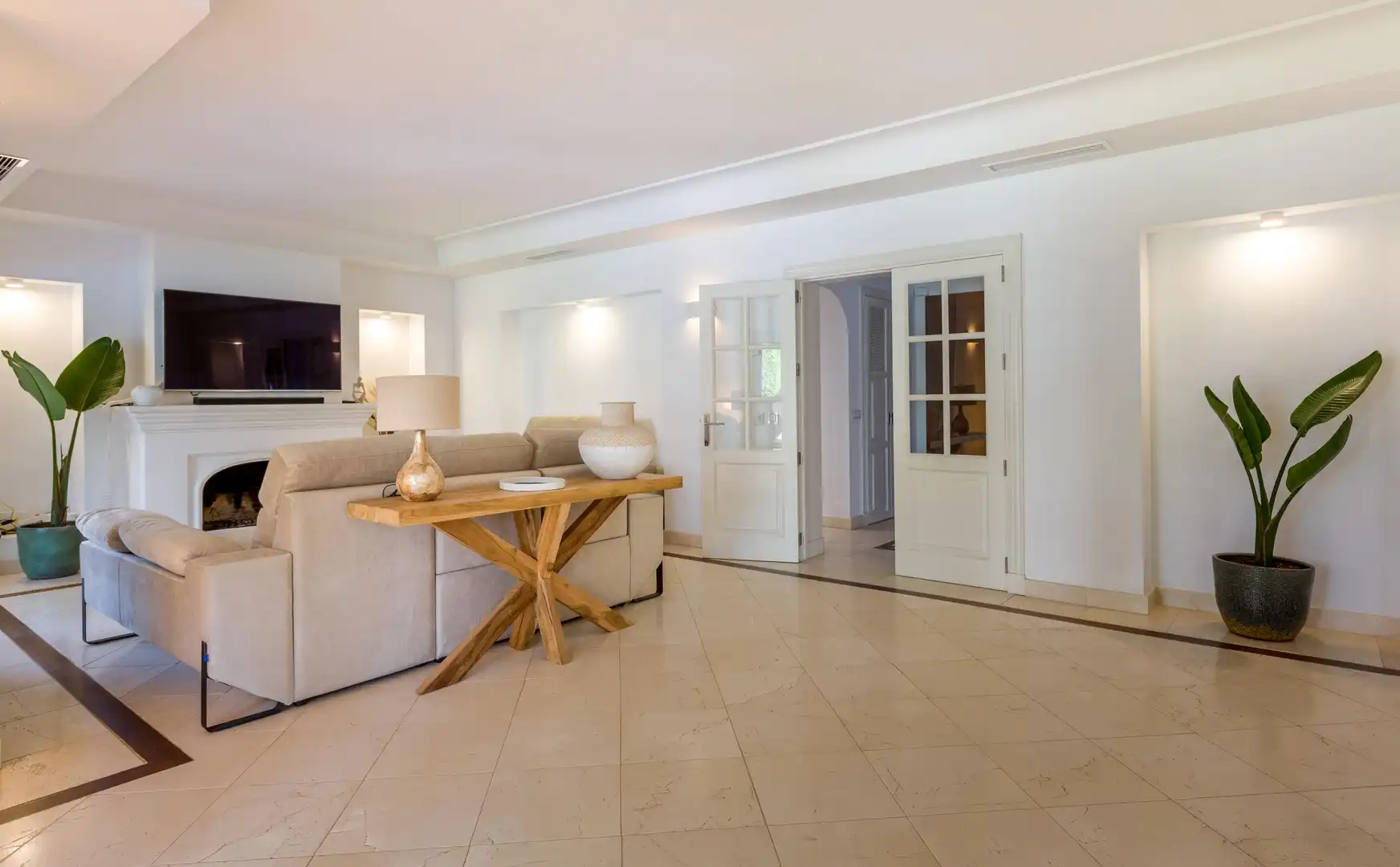 Sala d'estar de Casa o xalet de lloguer en Estepona amb Calefacció, Jardí privat i Terrassa