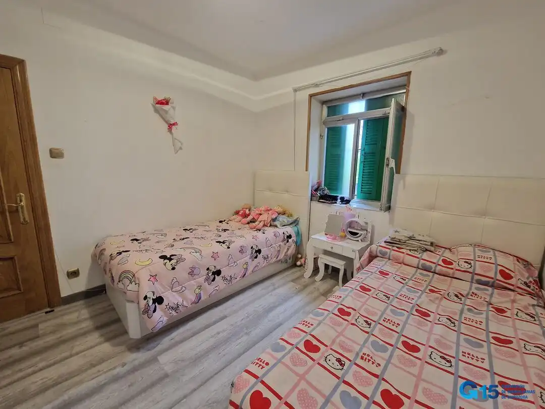 Schlafzimmer von Wohnung zum Verkauf in Errenteria