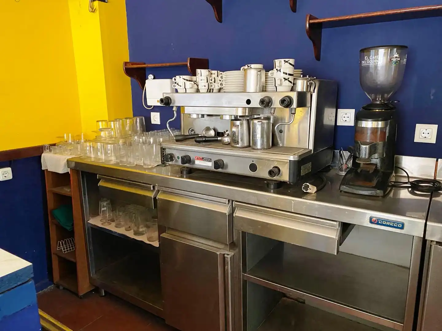 Local en venta en Gijón  con Amueblado y Alarma
