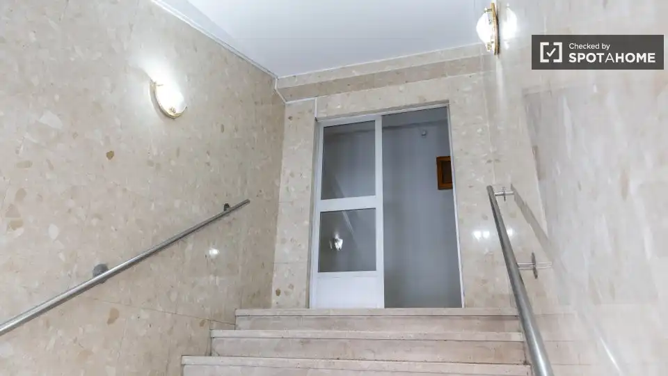 Flat for rent in Madrid  with Air Conditioner, Heating and Furnished