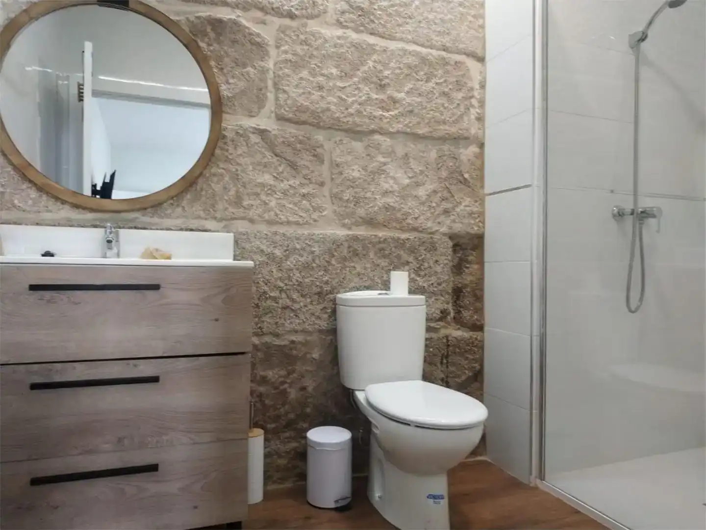 Bathroom of Apartments for rent in Vigo   with Furnished