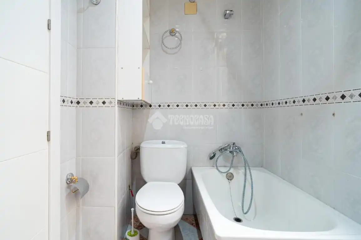Badezimmer von Wohnung zum Verkauf in Granada