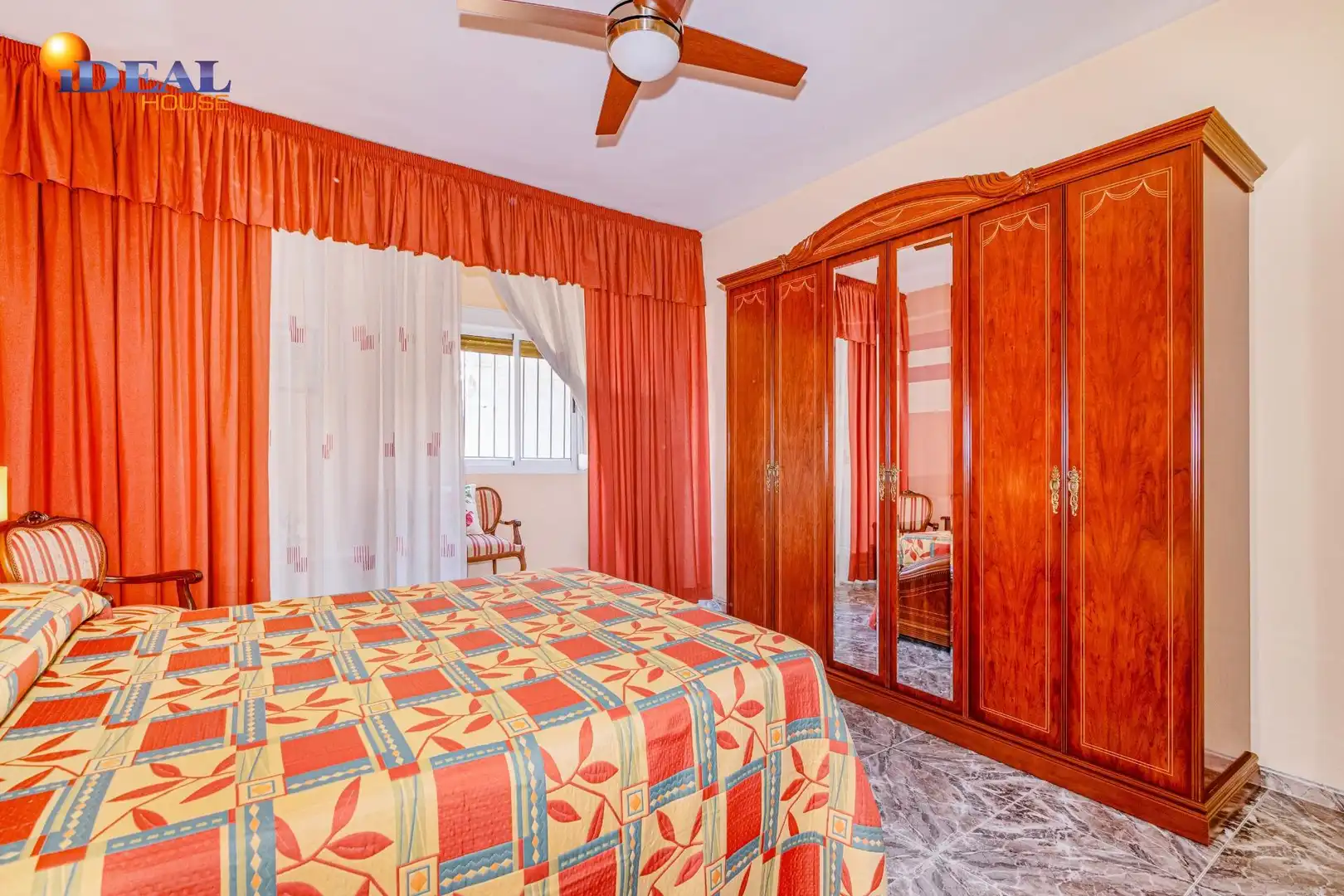 Habitación de Casa adosada en venta en Loja