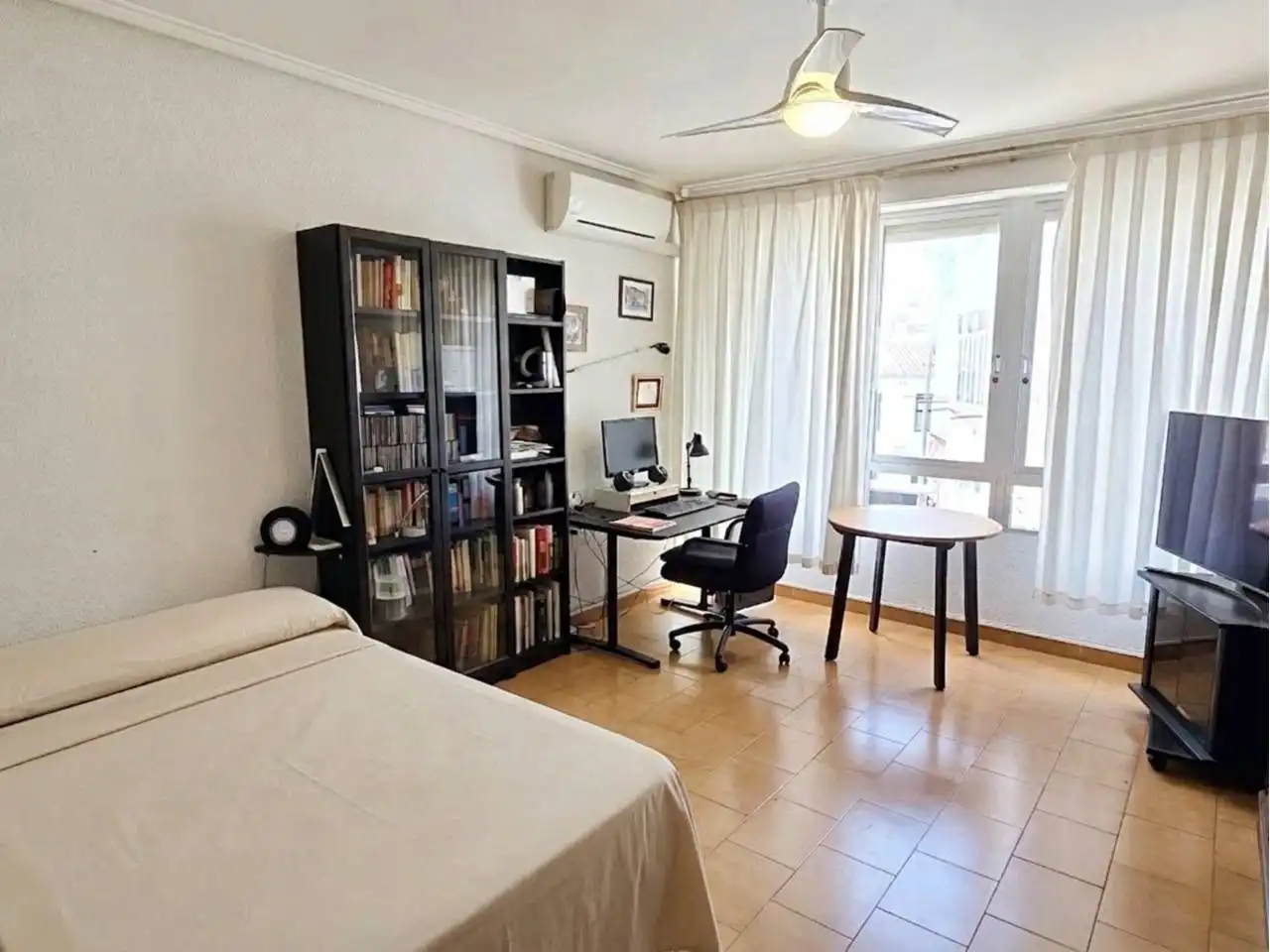 Habitación de Apartamento en venta en Valencia con Aire acondicionado y Calefacción