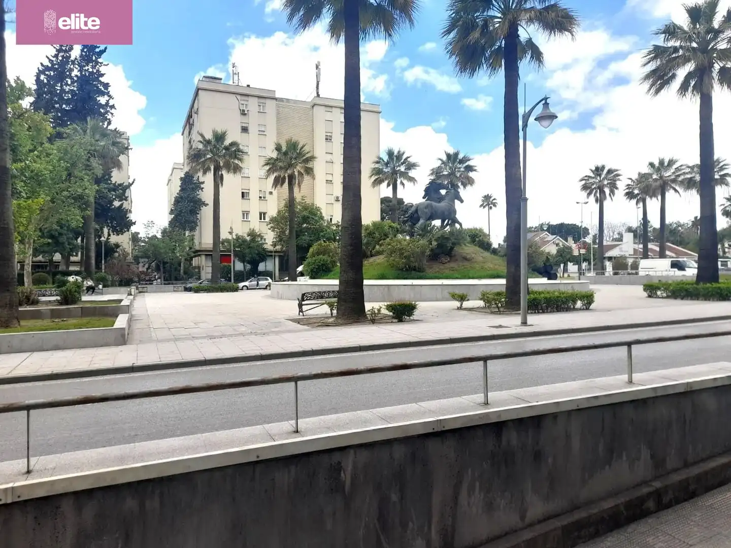 Vista exterior de Local en venda en Jerez de la Frontera amb Aire condicionat