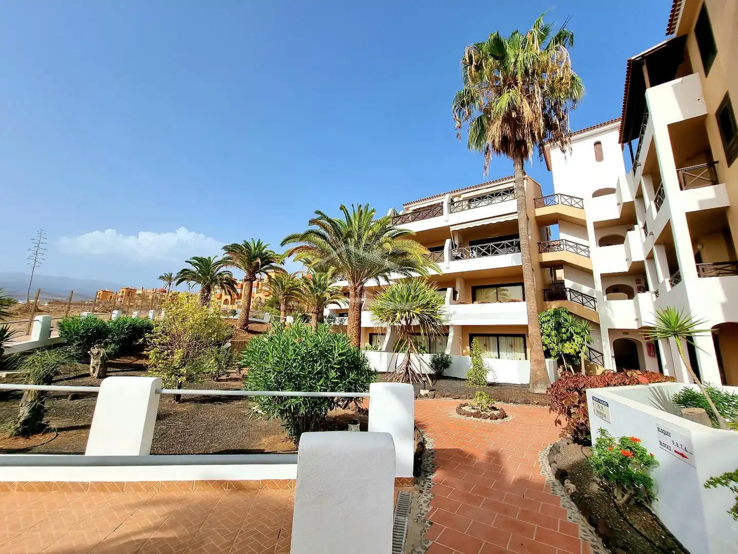 Außenansicht von Wohnung zum Verkauf in San Miguel de Abona mit Klimaanlage, Terrasse und Schwimmbad