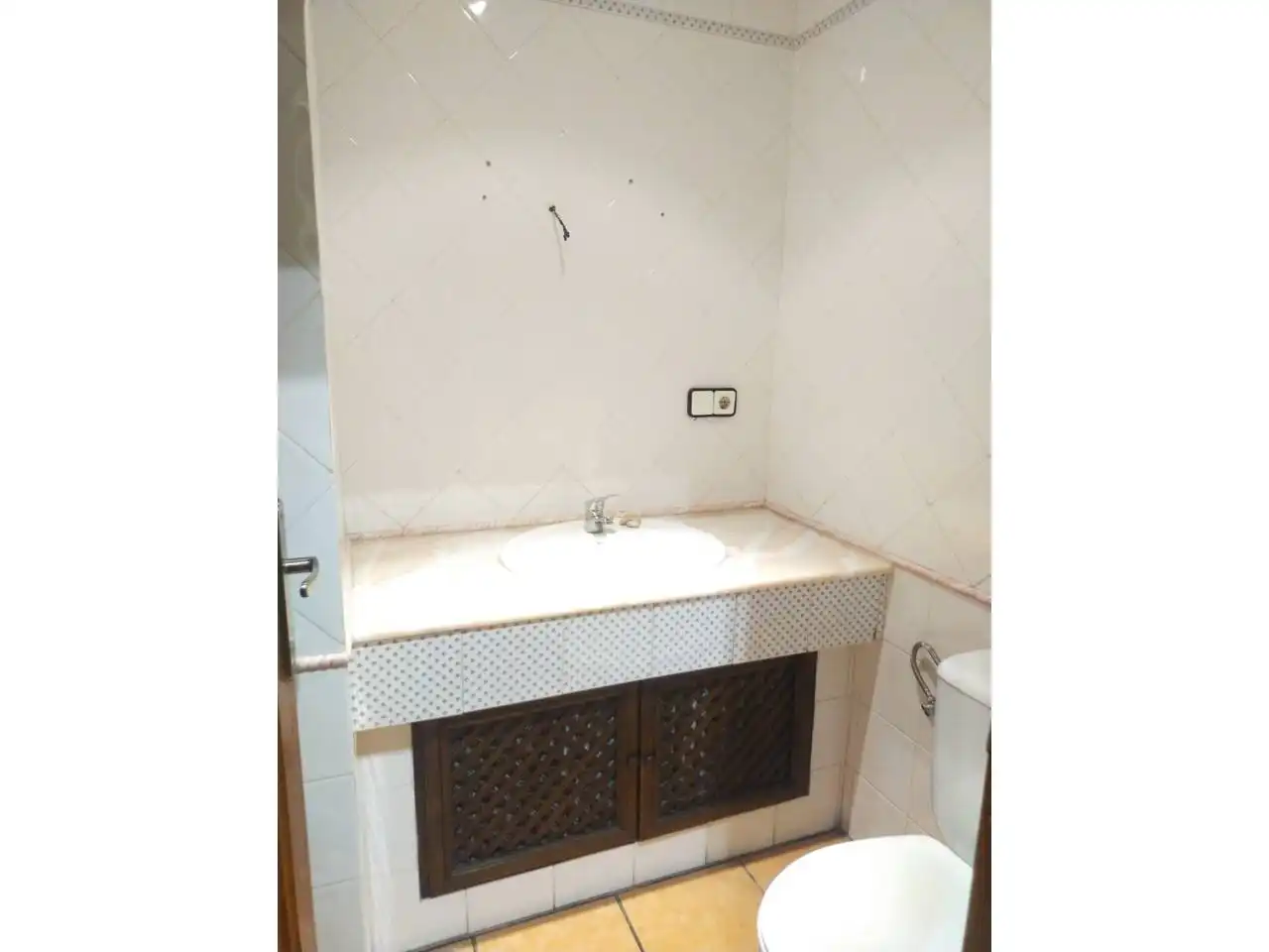 Badezimmer von Wohnungen zum Verkauf in Elche / Elx mit Balkon