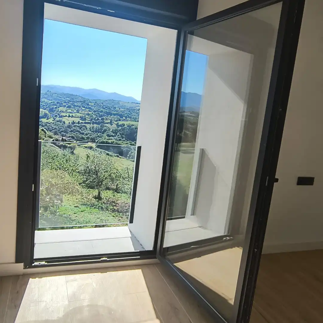 Terrassa de Casa o xalet en venda en Oviedo  amb Aire condicionat, Calefacció i Jardí privat