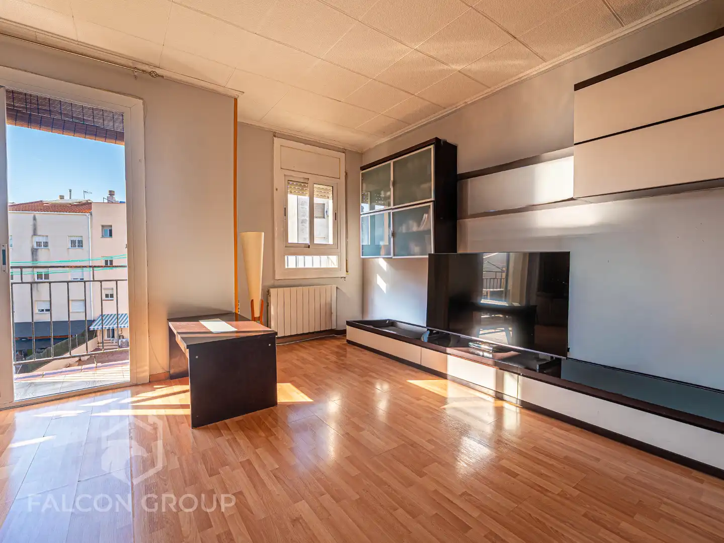 Living room of Flat for sale in Vilanova i la Geltrú  with Air Conditioner, Heating and Parquet flooring