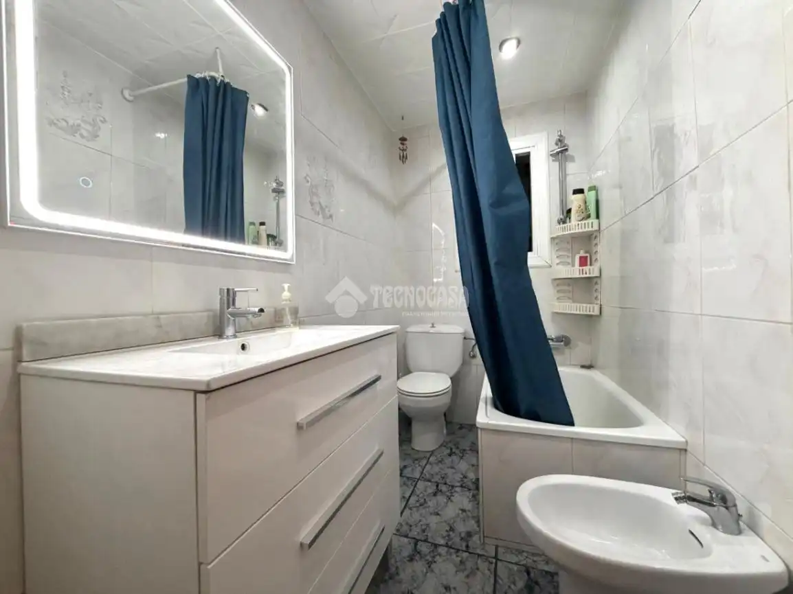 Bathroom of Flat for sale in Badalona  with Air Conditioner and Balcony