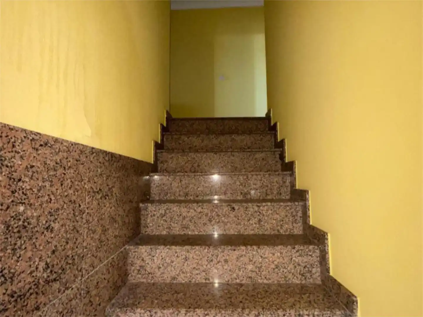 Wohnung zum Verkauf in Negreira mit Privatgarten und Möbliert