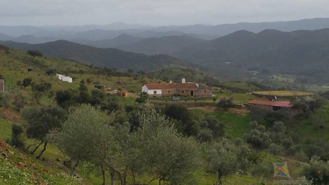 Finca rústica en Venta en HU-9103 en Encinasola