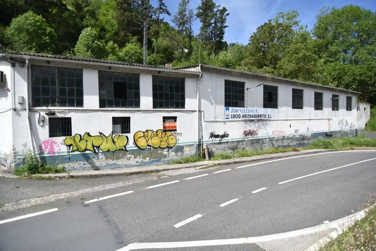 Vista exterior de Nave industrial en venta en Soraluze / Plasencia de las Armas