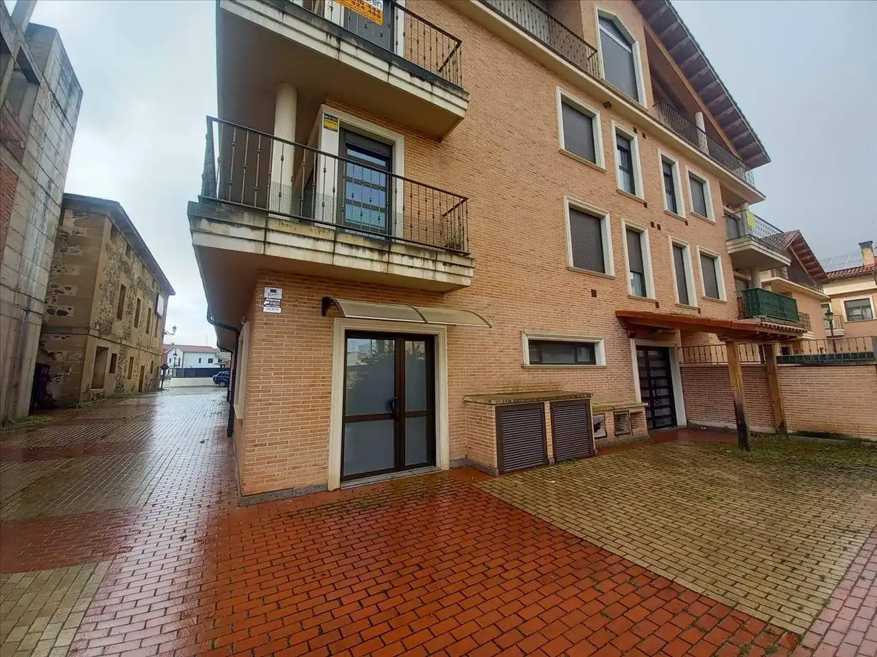 Außenansicht von Büro zum Verkauf in Santurde de Rioja
