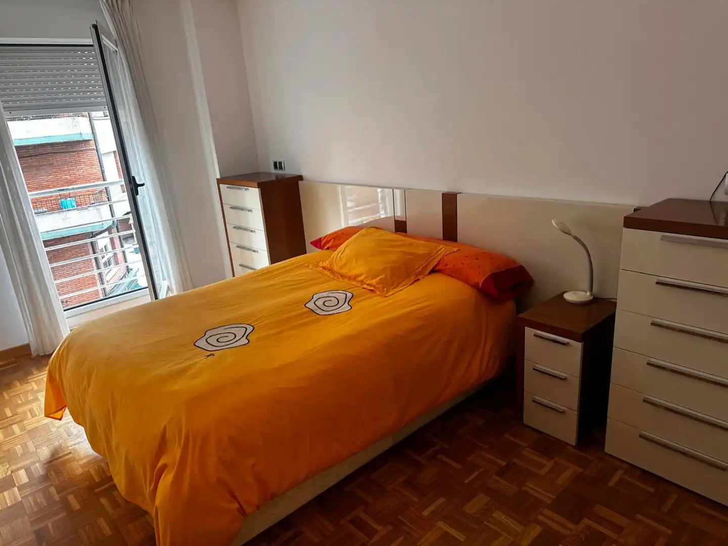Habitación de Piso en venta en Oviedo  con Calefacción, Parquet y Trastero