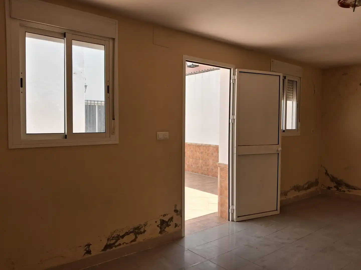 Casa adosada en venda en Utrera amb Piscina comunitària