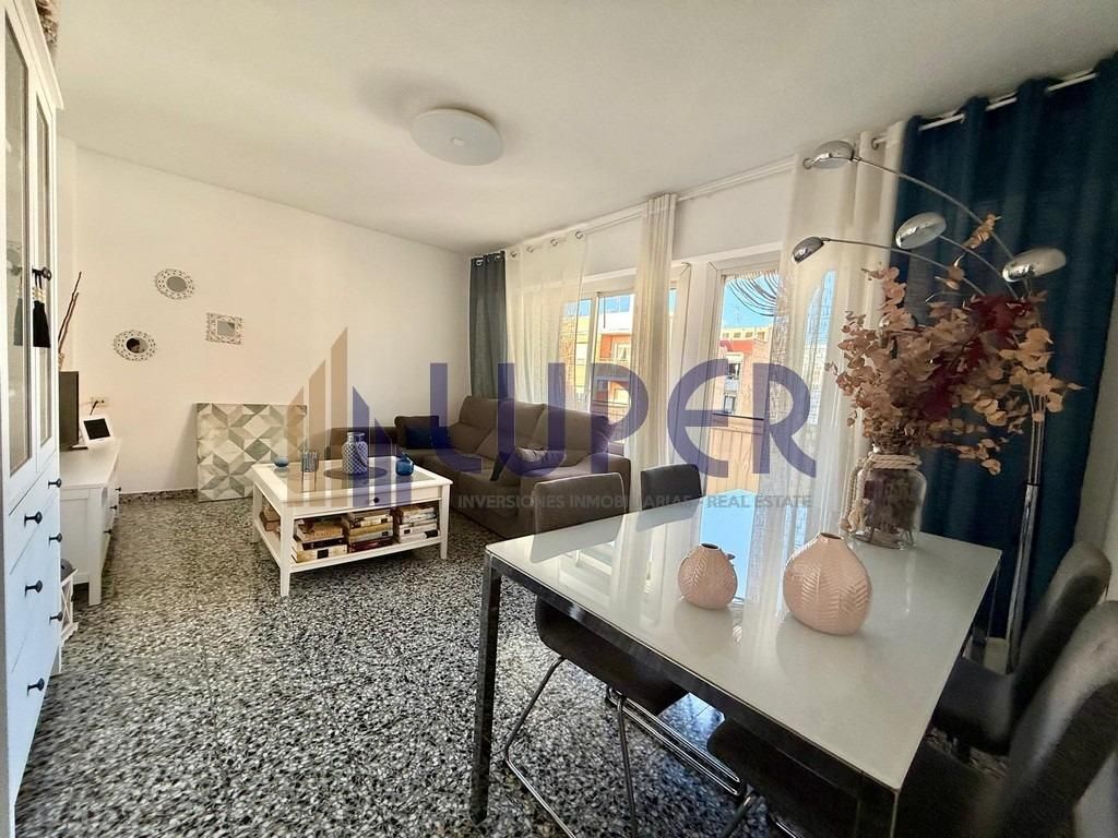 Sala d'estar de Pis en venda en San Vicente del Raspeig / Sant Vicent del Raspeig amb Balcó