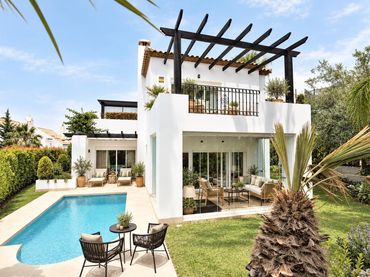 Casa con piscina en alquiler en PINTOR LOSADA 61