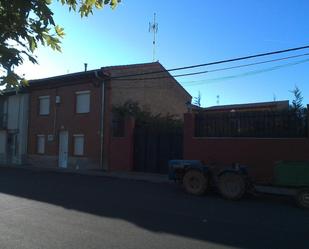 Vista exterior de Casa o xalet en venda en Cubillas de los Oteros amb Calefacció i Jardí privat