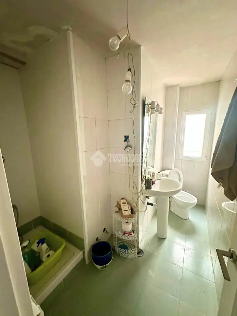 Bathroom of Flat for sale in Madrid