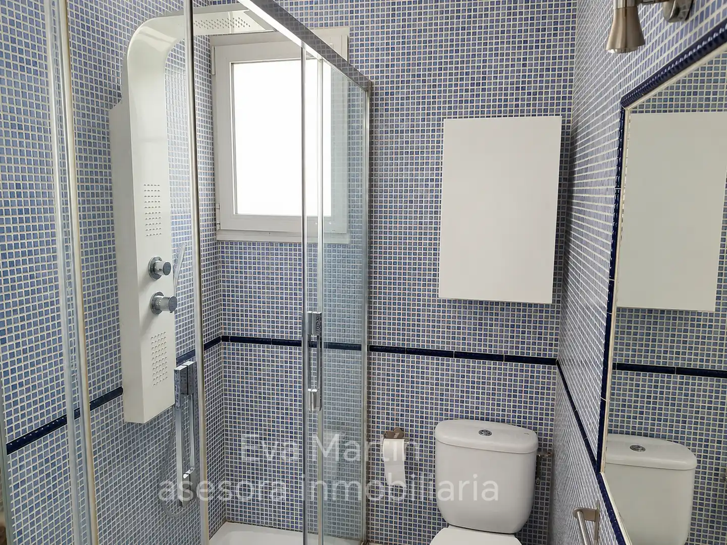 Badezimmer von Wohnung zur Miete in Sevilla mit Klimaanlage, Heizung und Parkett