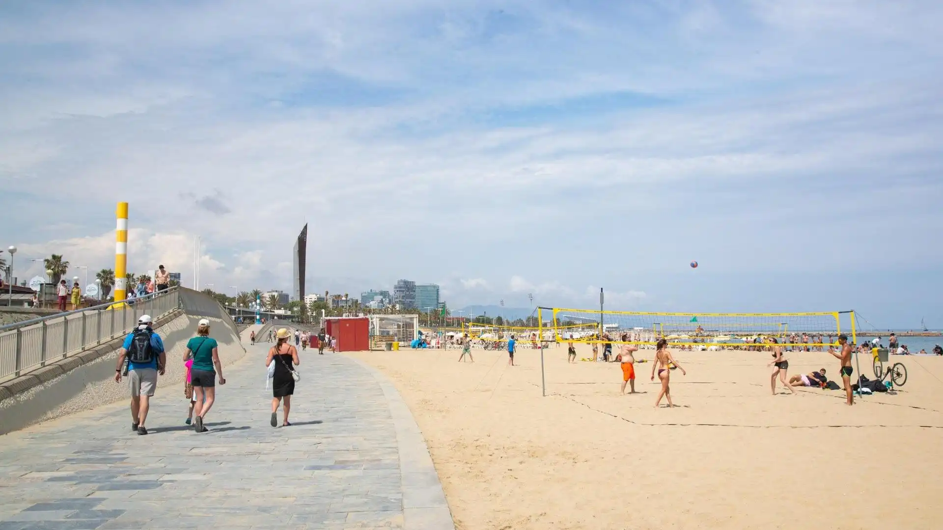 Exterior view of Commercial properties for rent in Barcelona  with Air Conditioner