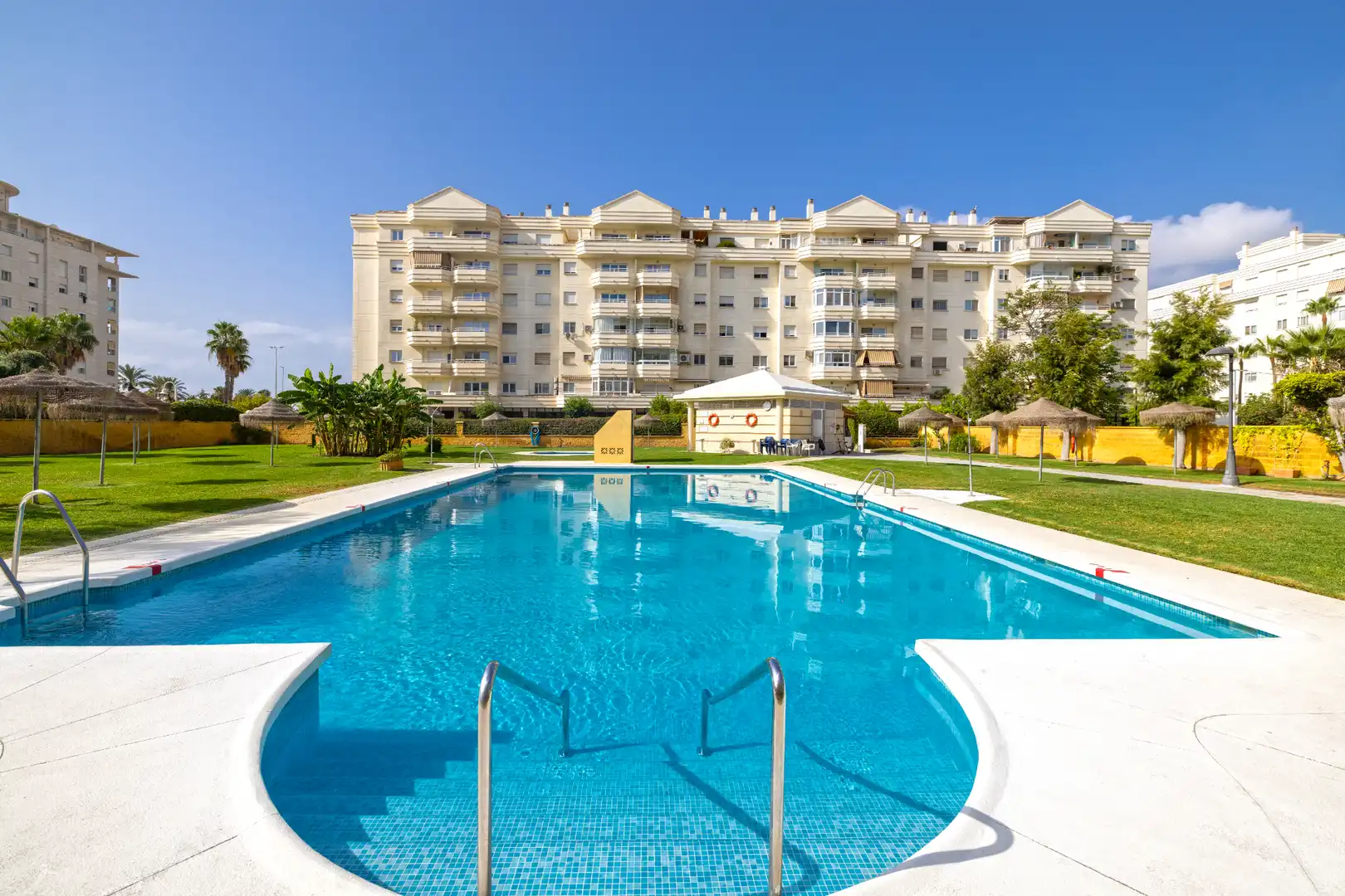 Swimming pool of Flat for sale in Málaga  with Air Conditioner, Heating and Terrace