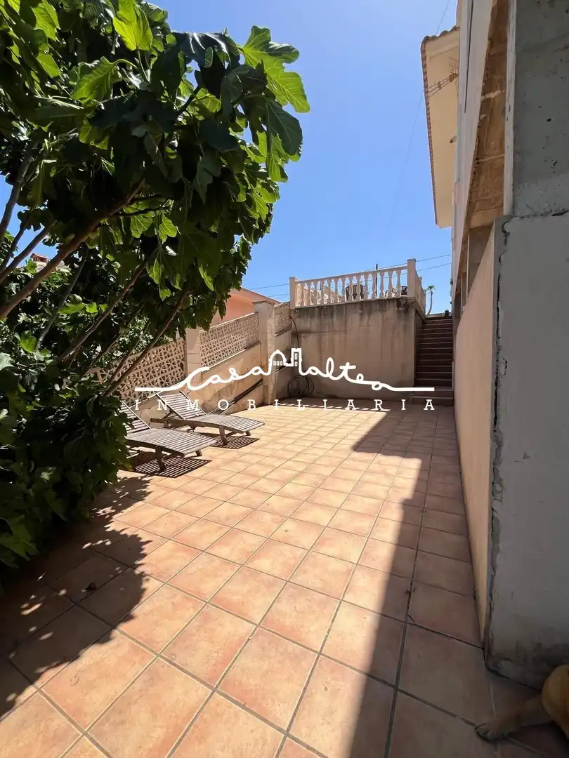 Vista exterior de Casa o chalet en venta en L'Alfàs del Pi con Aire acondicionado, Jardín privado y Terraza