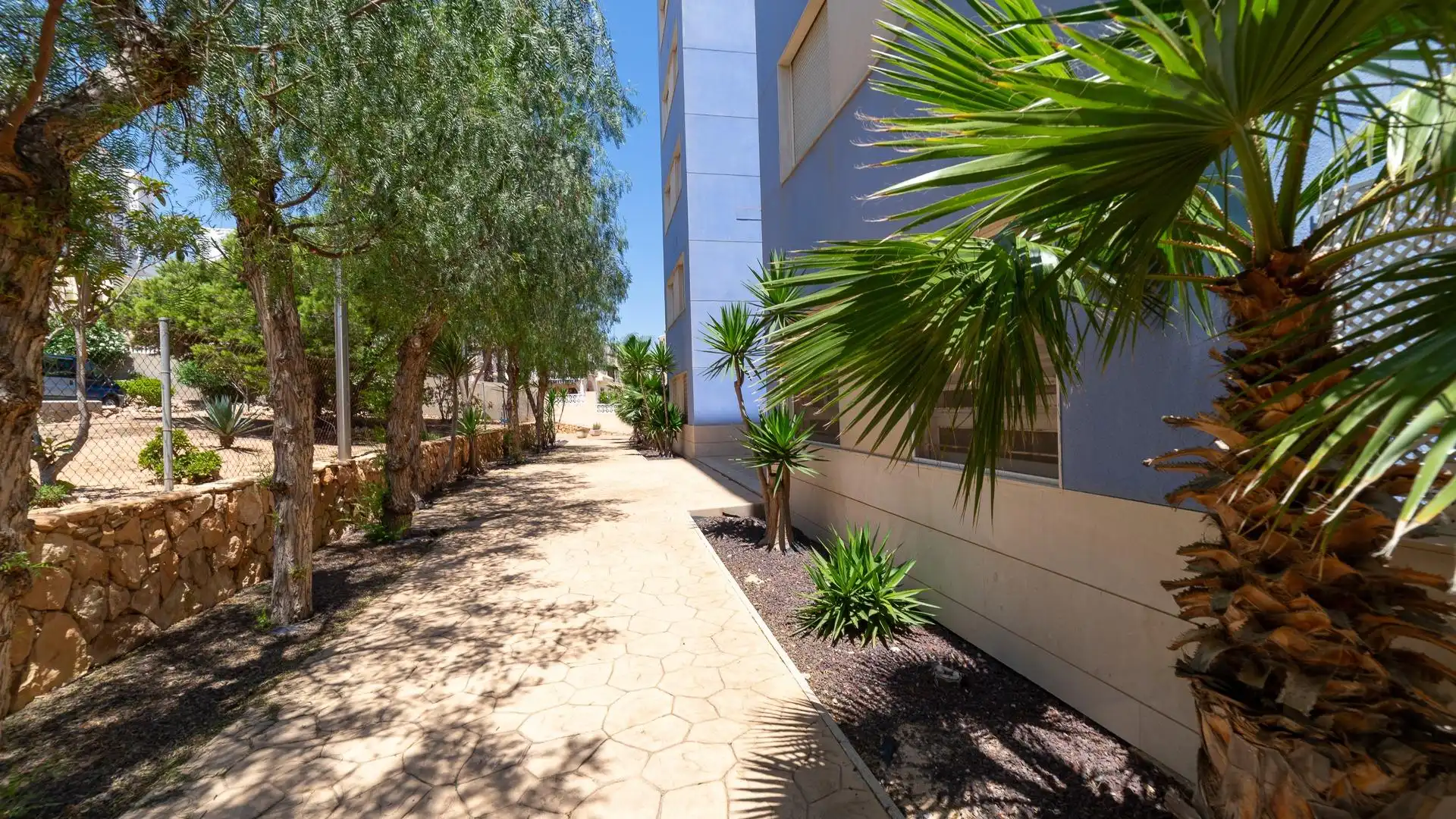 Vista exterior de Ático en venta en Torrevieja con Aire acondicionado, Terraza y Trastero