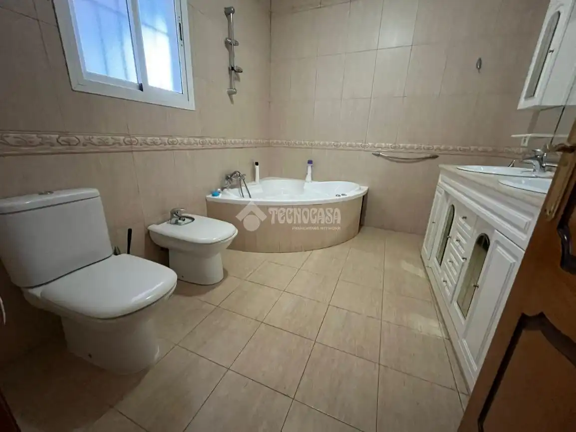 Bany de Casa o xalet en venda en Dos Hermanas