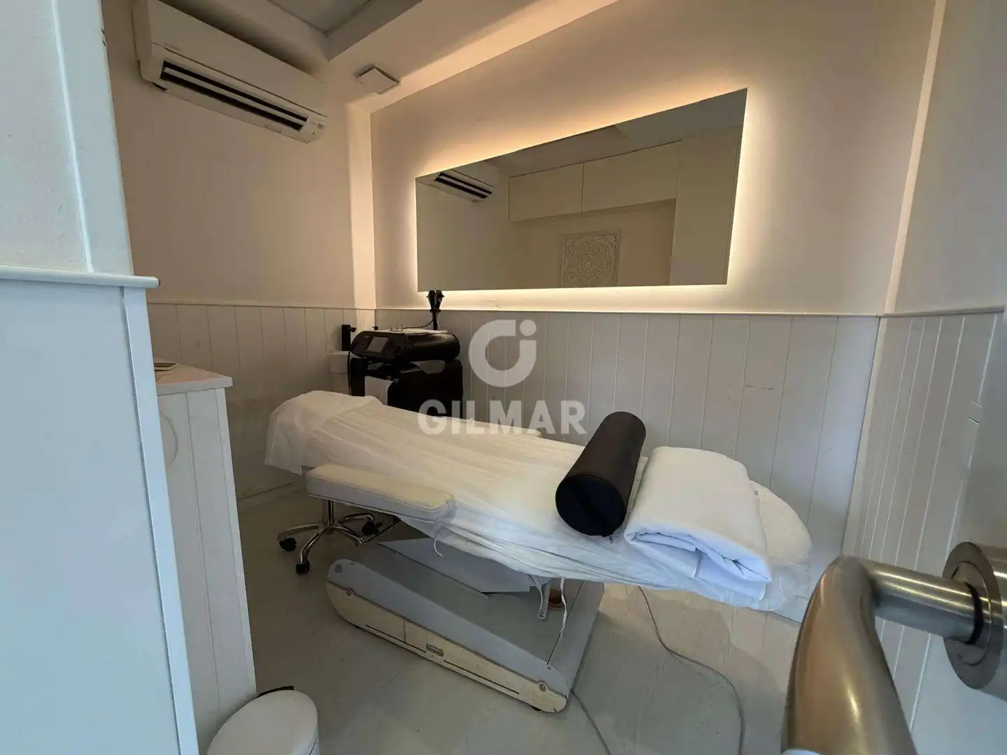 Habitación de Local en venta en Madrid con Calefacción