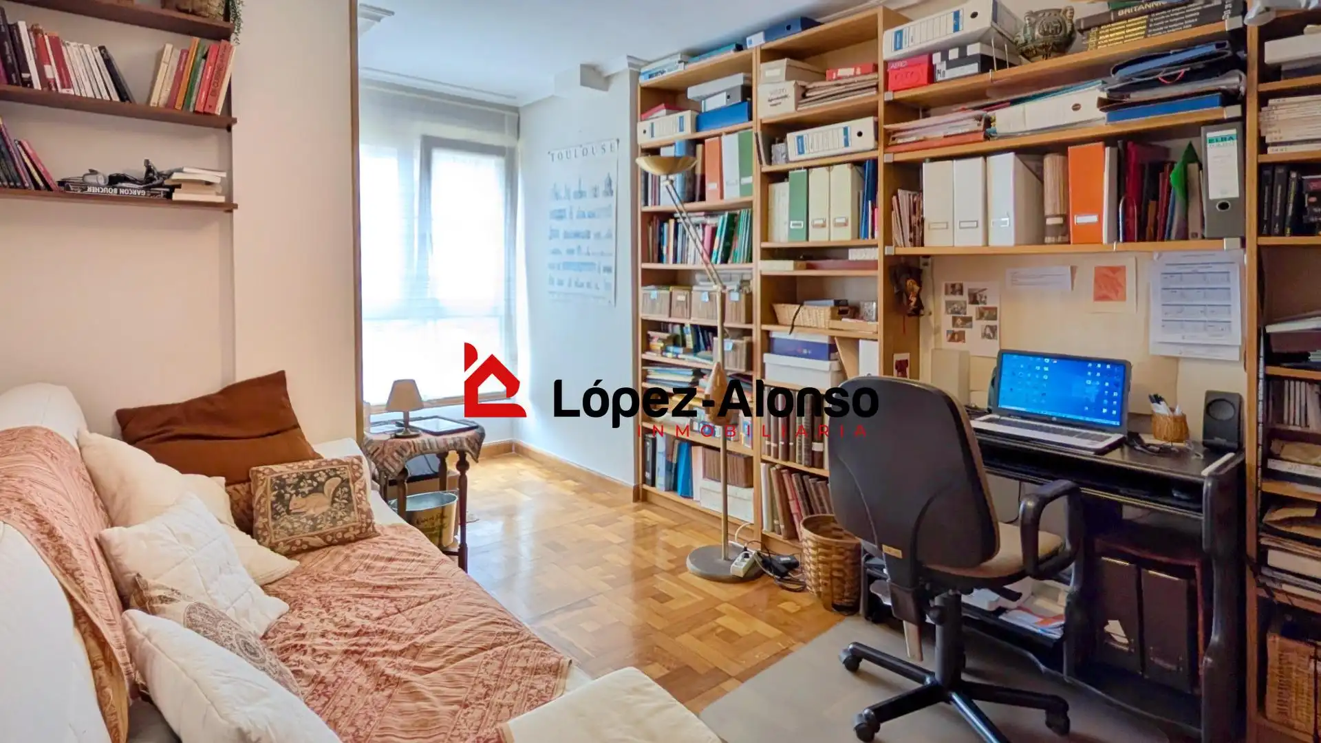 Living room of Flat for sale in Santander  with Heating and Storage room