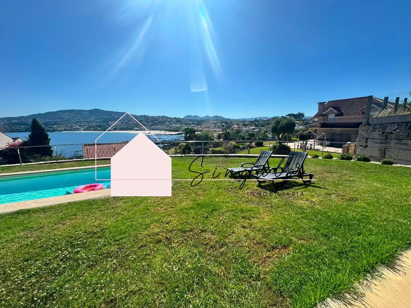 Casa adosada de alquiler en Nigrán con Jardín privado y Piscina comunitaria