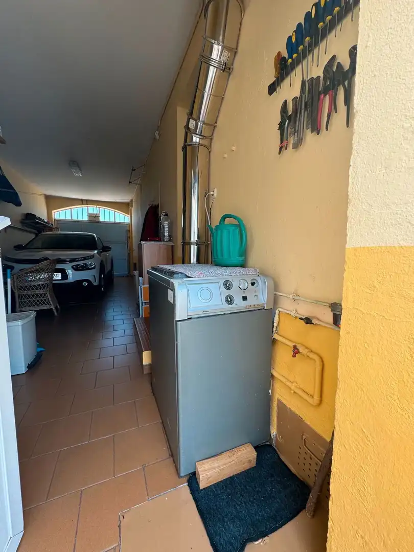Parking de Casa adosada en venta en Valoria la Buena con Calefacción, Jardín privado y Parquet