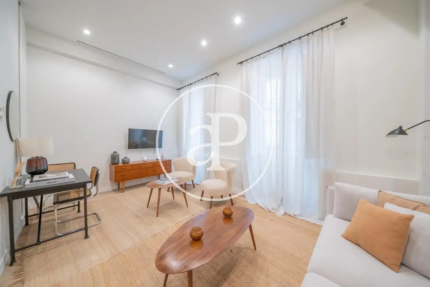 Sala d'estar de Pis de lloguer en Madrid amb Aire condicionat, Calefacció i Jardí privat