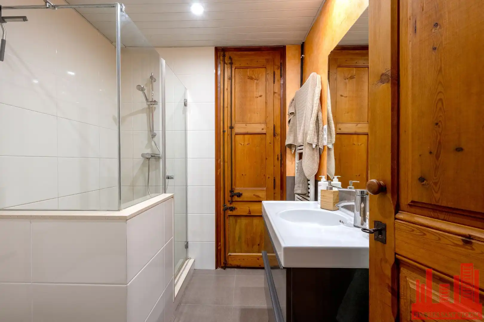Baño de Casa o chalet en venta en Sant Vicenç Dels Horts con Aire acondicionado, Calefacción y Jardín privado