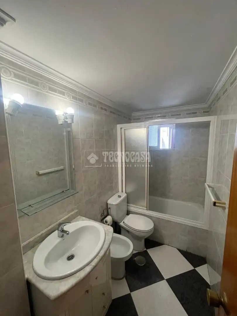 Bathroom of Flat for sale in San Fernando de Henares  with Terrace