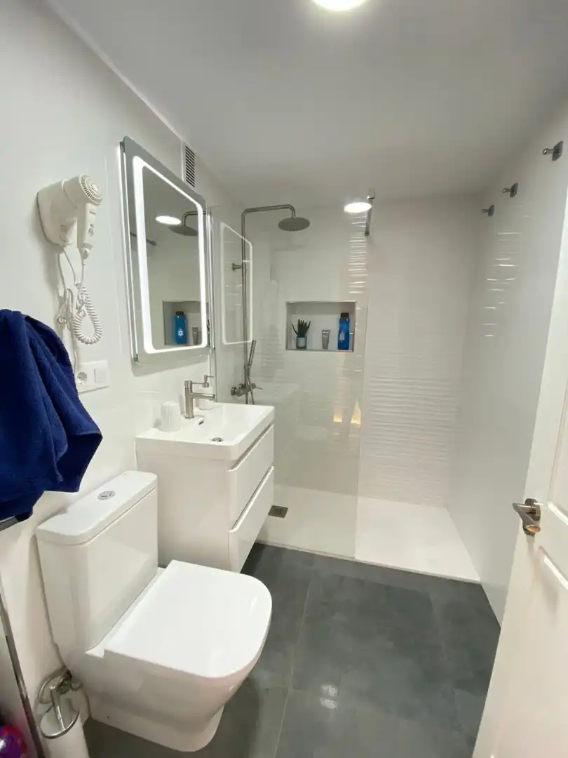 Bany de Apartament de lloguer en San Bartolomé de Tirajana amb Aire condicionat, Moblat i Balcó