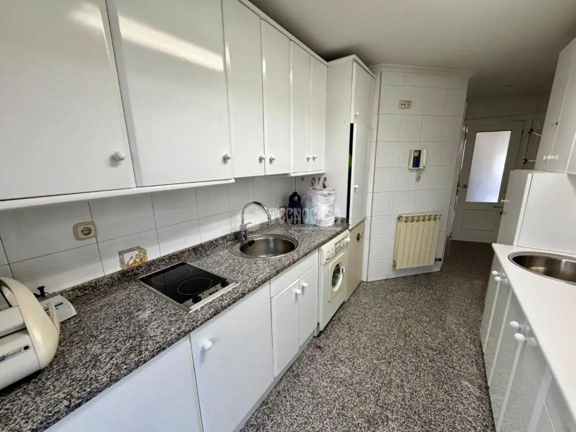 Cocina de Piso en venta en León Capital  con Calefacción, Terraza y Trastero